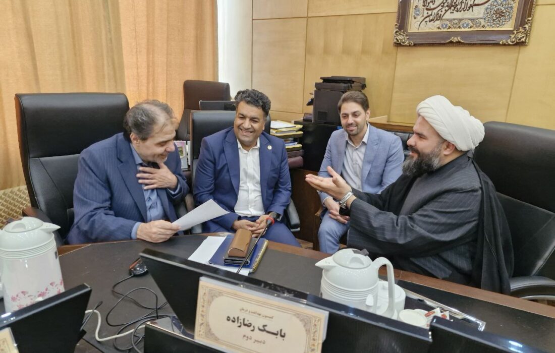 دیدار نمایندگان انجمن داروسازان خراسان رضوی با جناب آقای موهبتی معاون محترم توسعه مدیریت و منابع وزارت بهداشت در خصوص پیگیری داروخانه های دولتی در ایران و خراسان رضوی و مشکلات شیرخشک