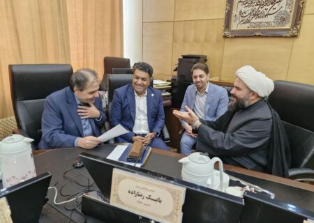 دیدار نمایندگان انجمن داروسازان خراسان رضوی با جناب آقای موهبتی معاون محترم توسعه مدیریت و منابع وزارت بهداشت در خصوص پیگیری داروخانه های دولتی در ایران و خراسان رضوی و مشکلات شیرخشک