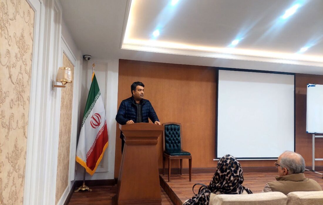 نشست هم اندیشی و تبادل نظر داروسازان متقاضی دریافت داروهای خاص با مدیر محترم اداره دارو و مواد تحت کنترل و دبیر محترم انجمن داروسازان خراسان رضوی