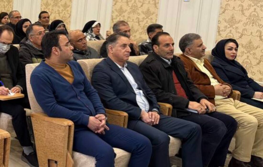 جلسه آموزشی نرم افزار فارماسی (آقای مهندس هراسی) پیرامون مباحث مدیریتی نرم افزار فارماسی