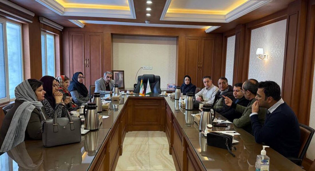 نشست موسسین محترم داروخانه های خاص با اعضای هیات مدیره انجمن داروسازان خراسان رضوی