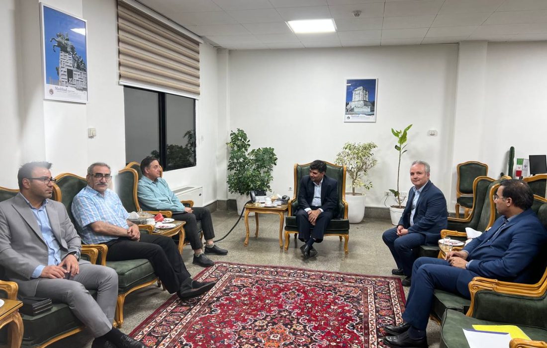 نشست در محل ساختمان فرمانداری در خصوص پیگیری مطالبات معوقه داروسازان و بیان مشکلات حوزه داروسازی