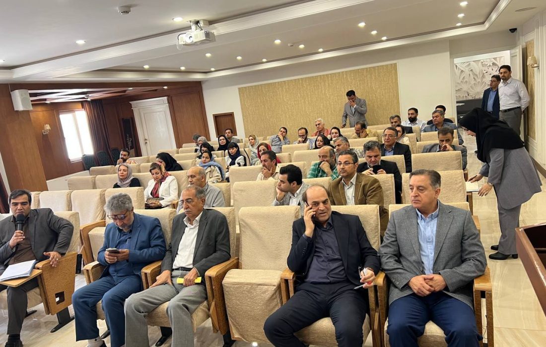 برگزاری نشست هم اندیشی و تبادل نظر همکاران در محل انجمن داروسازان خراسان رضوی