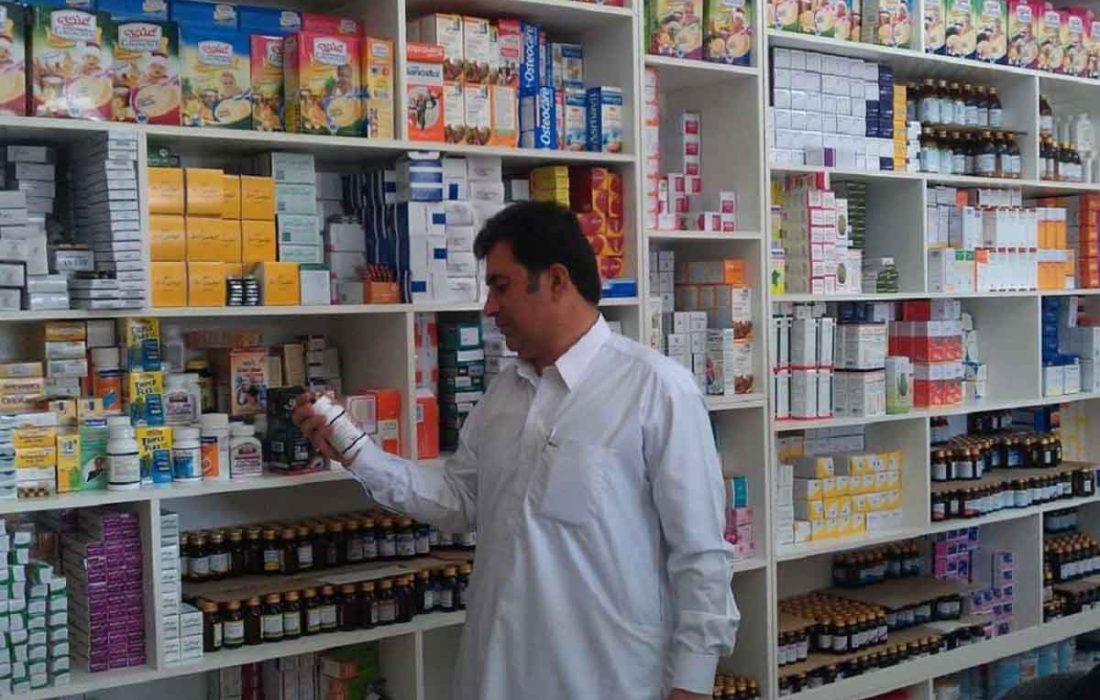 داروخانه‌های خراسان رضوی داروها را با چک ۴ ماهه خریداری می‌کنند